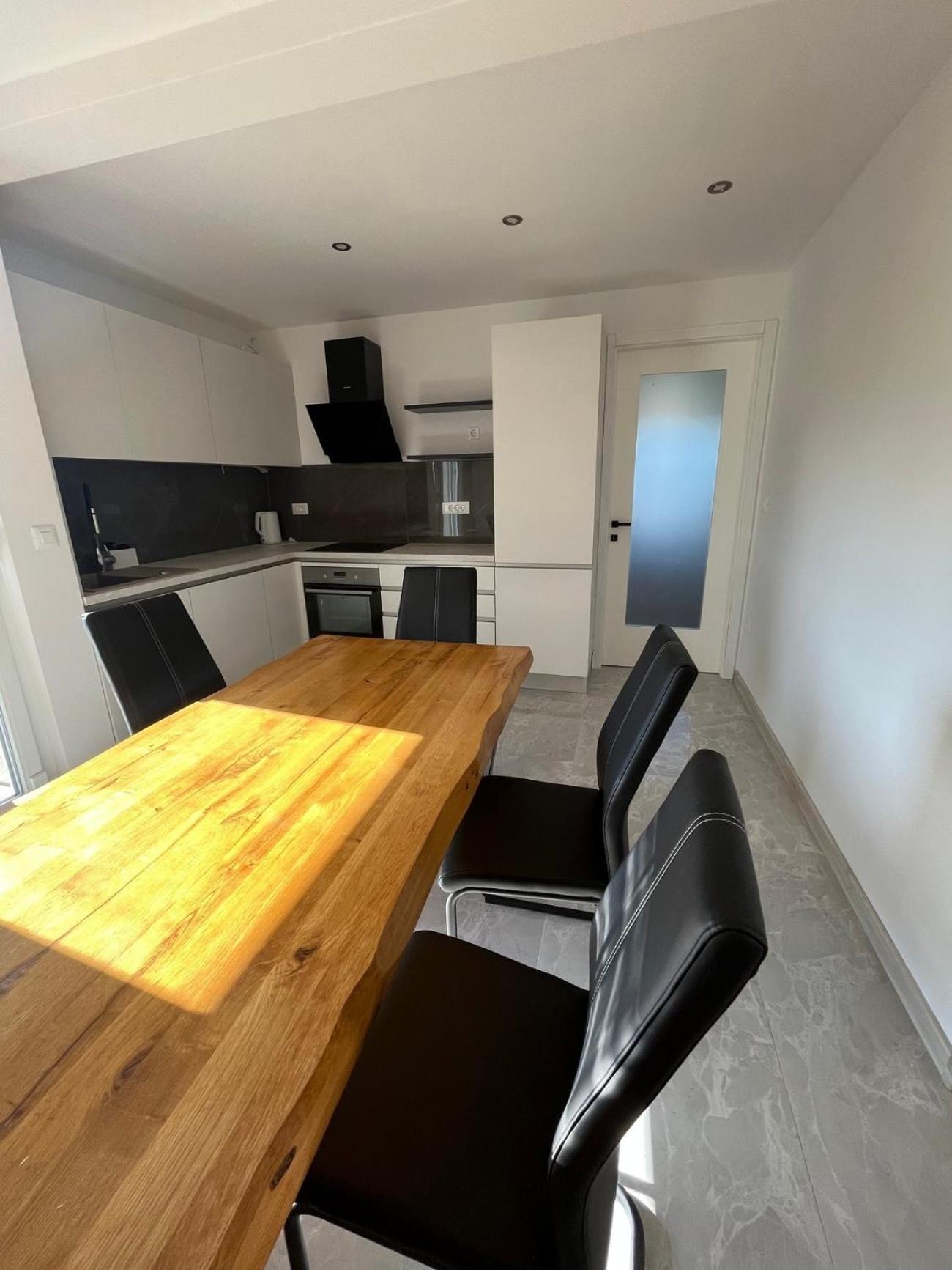 Apartments With A Parking Space Kastel Stafilic, Kastela - 22533 الغرفة الصورة
